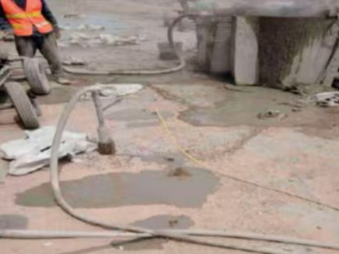 番禺水泥混凝土路面板底注浆技术 路面脱空注浆整治方案